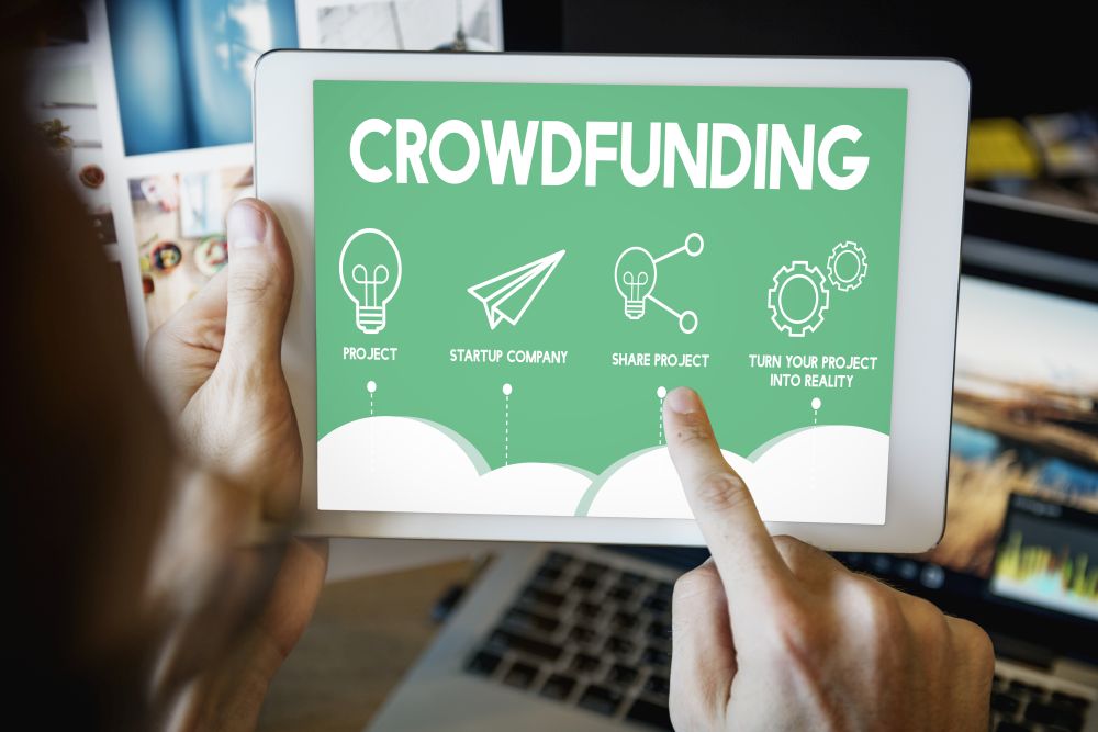 Bildschirm mit Crowdfunding-Symbolen